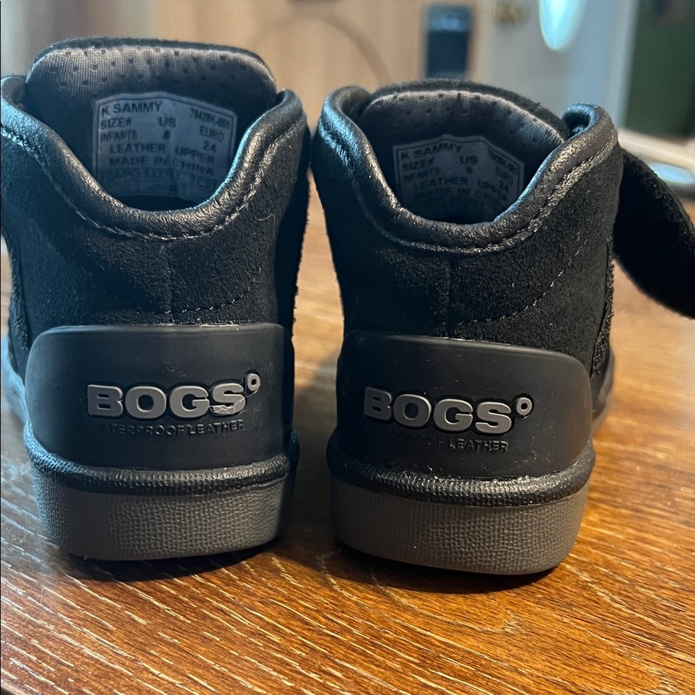 Bogs Kids Black Velcro Boots - Picture 3 of 5